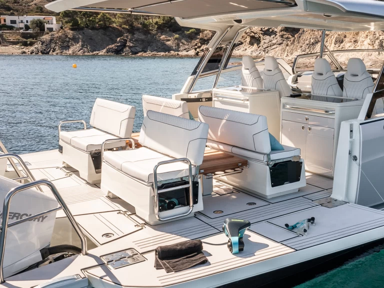 Motorboat for rent Saint-Raphaël at the best price