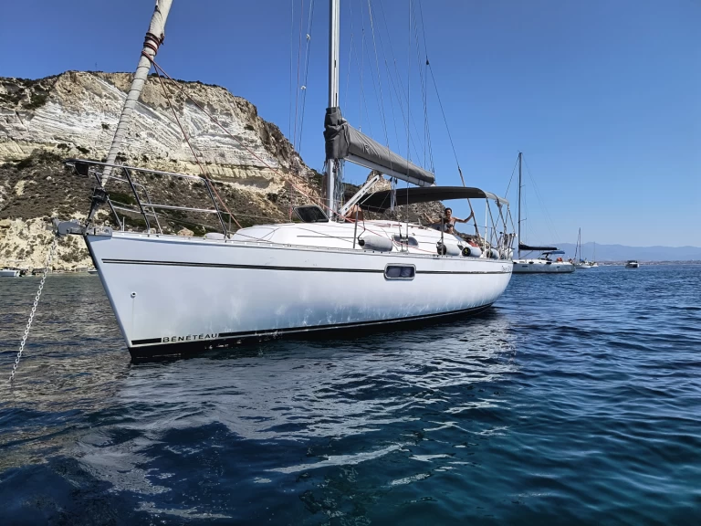 Bareboat Rental Sailboat Bénéteau with a boat licence