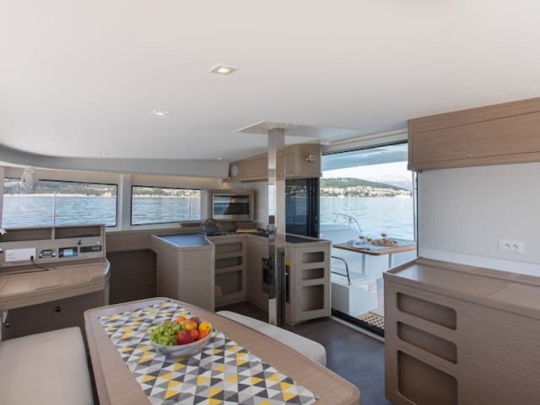 Catamaran rental in Bonifacio - Lagoon Lagoon 38