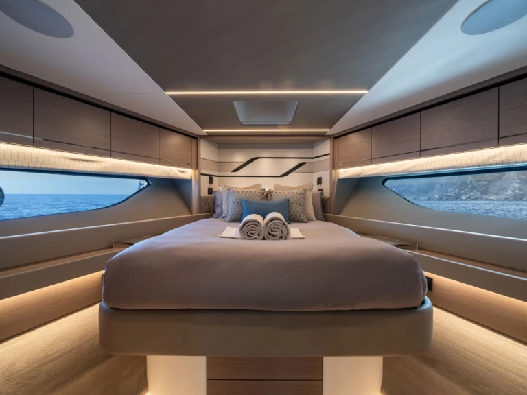 Luxury Yacht for rent Alimos at the best price