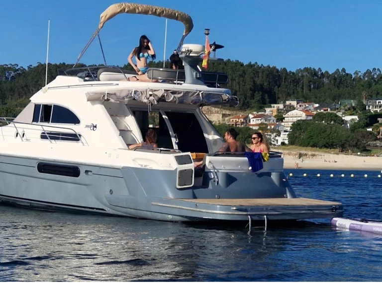 Yacht charter Sanxenxo cheap Sealine 350 Fly
