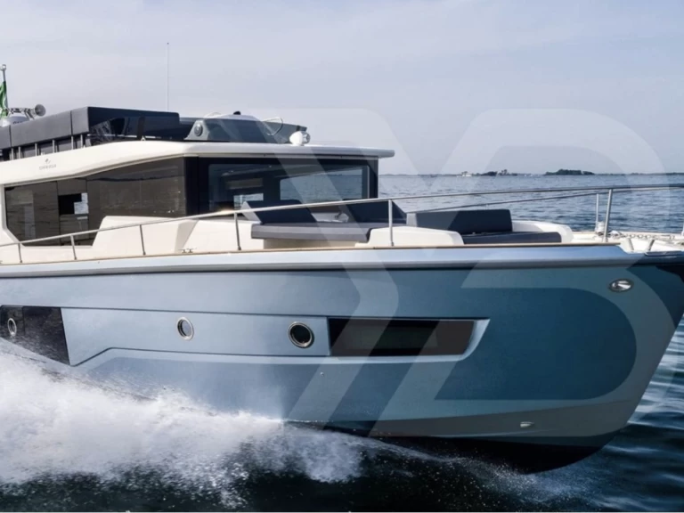 Boat rental Cranchi Eco Trawler Long Distance 43 in Marina de Portimão on Samboat