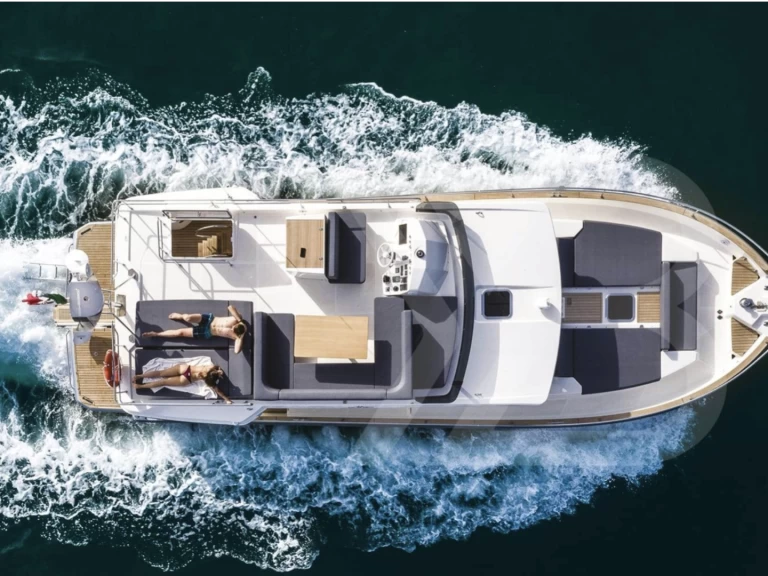 Motorboat for rent Marina de Portimão at the best price