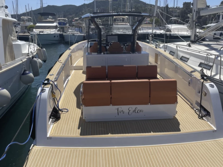 Boat rental Pardo Yachts Pardo 38 in Mandelieu-la-Napoule on Samboat