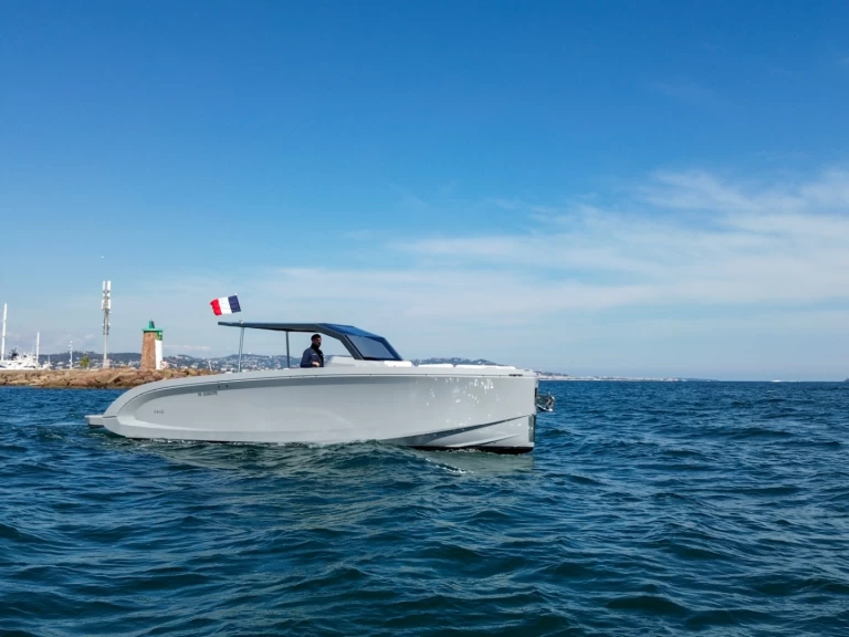 Bareboat Rental Motorboat Rand with a boat licence