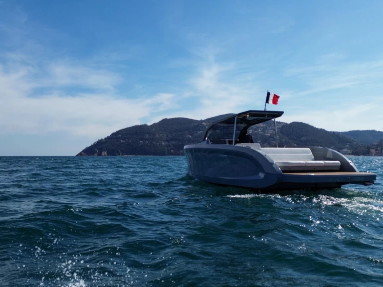 Motorboat for rent Mandelieu-la-Napoule at the best price