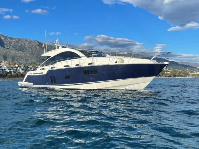 Bareboat Rental Luxury Yacht Fairline with a boat licence