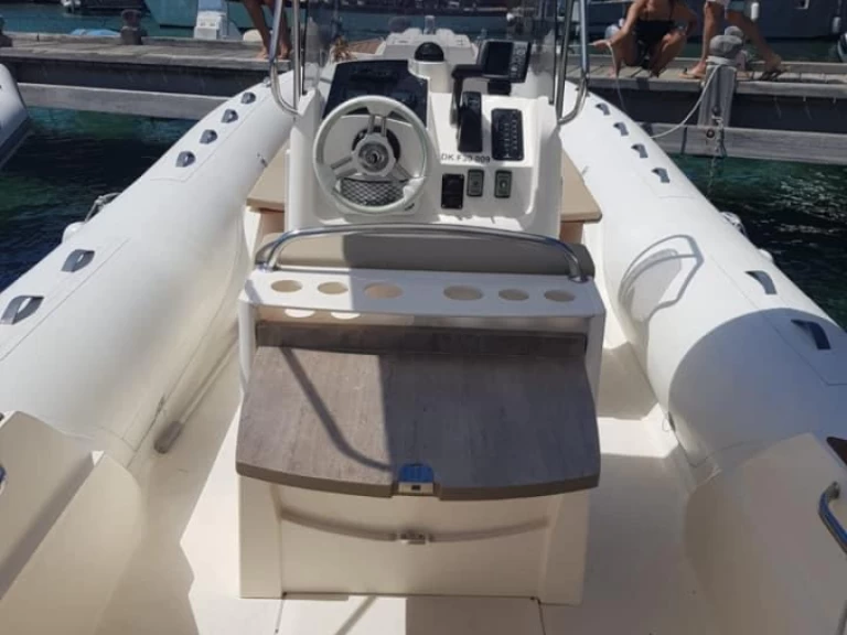 Rent a Capelli Tempest 700 Sun Hyères