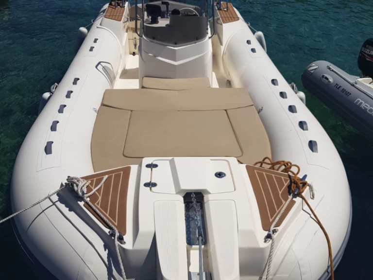 Yacht charter Hyères cheap Tempest 700 Sun