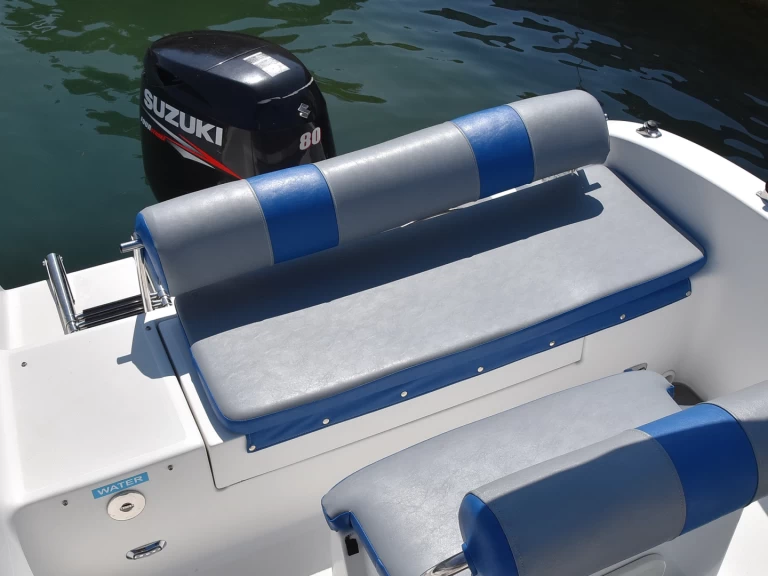 Motorboat rental with or without captain Holiday Červar-Porat