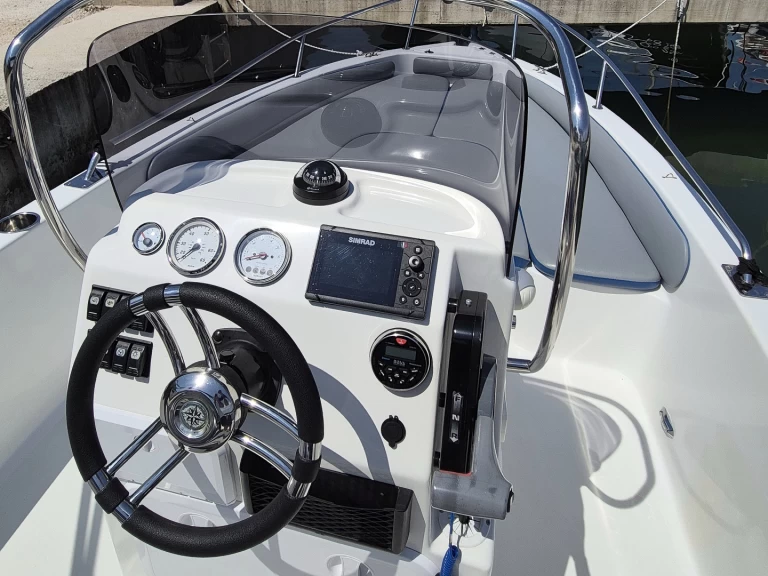 Holiday 19 Open in Červar-Porat on SamBoat