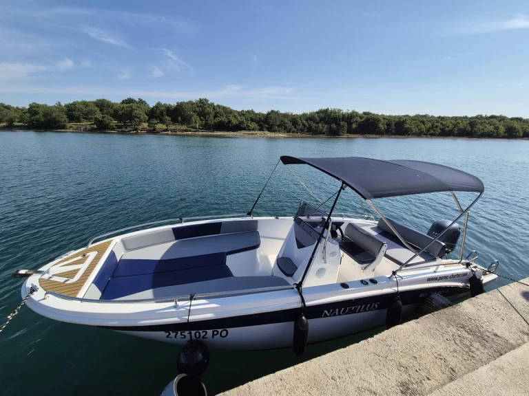 Motorboat for rent Poreč at the best price