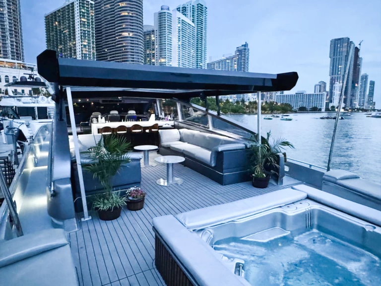 Boat rental Leopard (Arno) 27 meters in North Miami Beach on Samboat