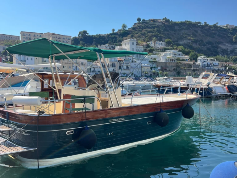 Rent a Nautica tirrenia Viveur 750 Naples