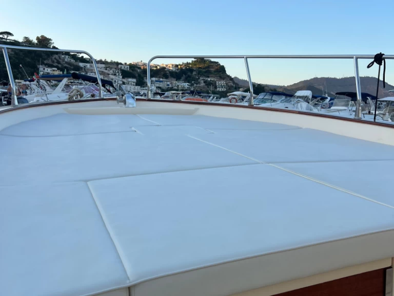 Yacht charter Naples cheap Viveur 750