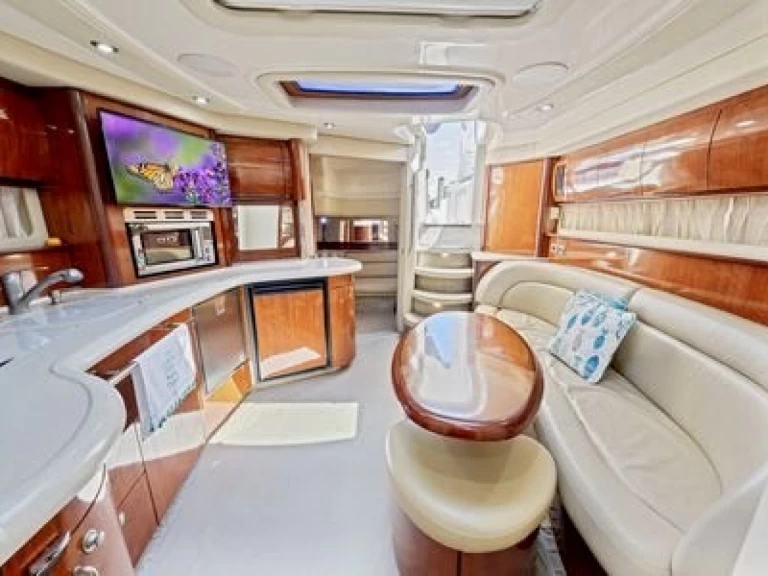 Luxury Yacht rental in Turks Islands - Sea Ray SUNDANCER 420