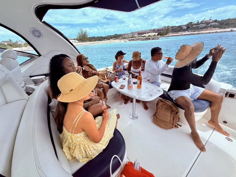 Boat rental Sea Ray SUNDANCER 420 in Turks Islands on Samboat