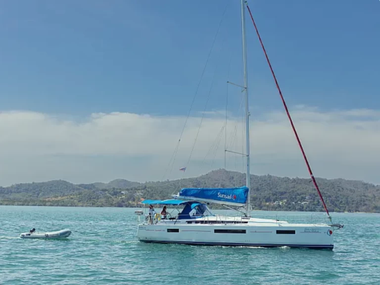 Sailboat for rent Marigot at the best price