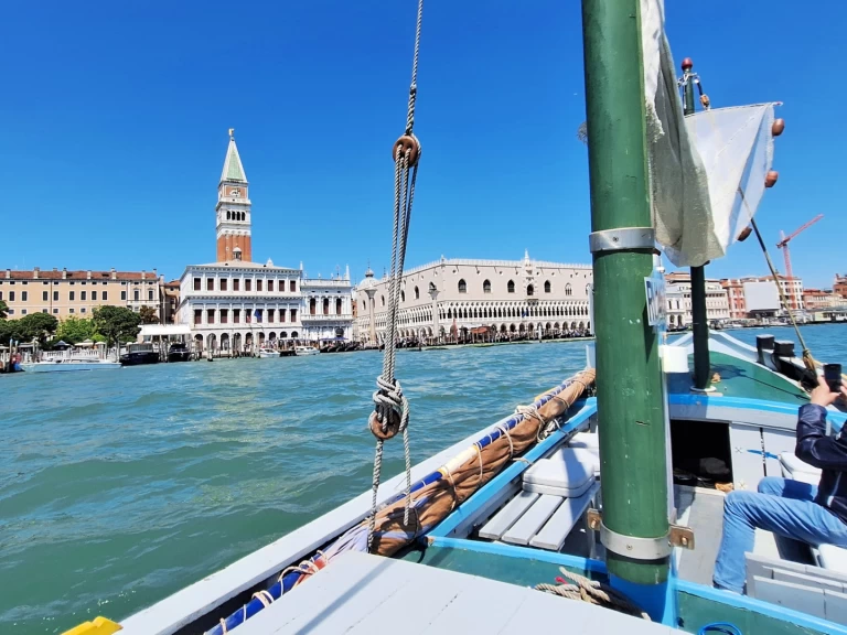 Motorboat rental with or without captain Amadi Venice