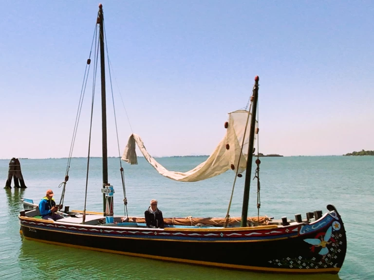 Bareboat Rental Motorboat Amadi with a boat licence