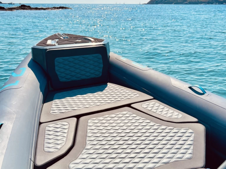 Bareboat Rental RIB Highfield with a boat licence