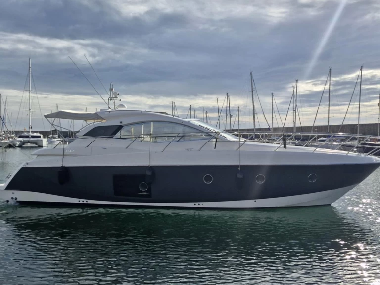 Rent a Sessa Marine sessa c43 Palamós