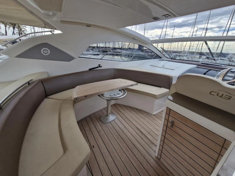 Luxury Yacht rental in Palamós - Sessa Marine sessa c43
