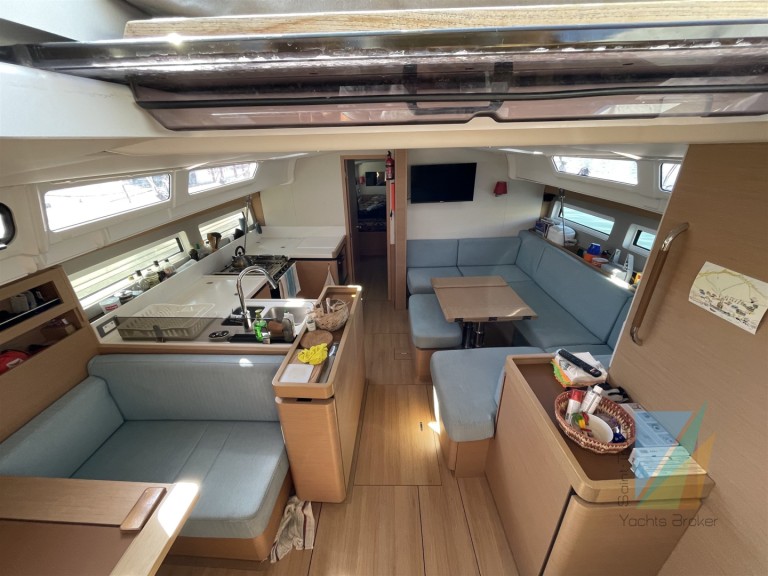 Sailboat for rent Salerno at the best price