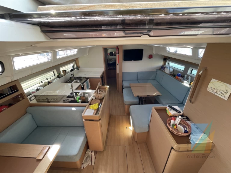 Sailboat for rent Salerno at the best price