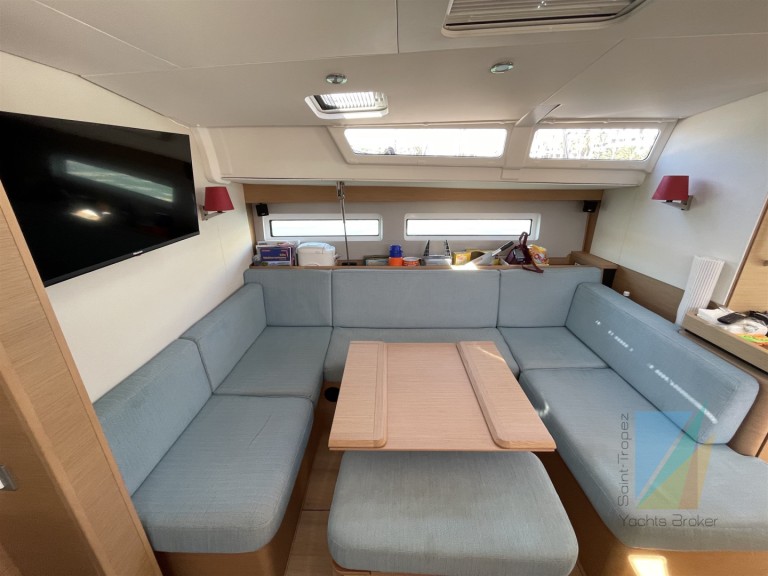 Jeanneau Sun Odyssey 490 in Salerno on SamBoat