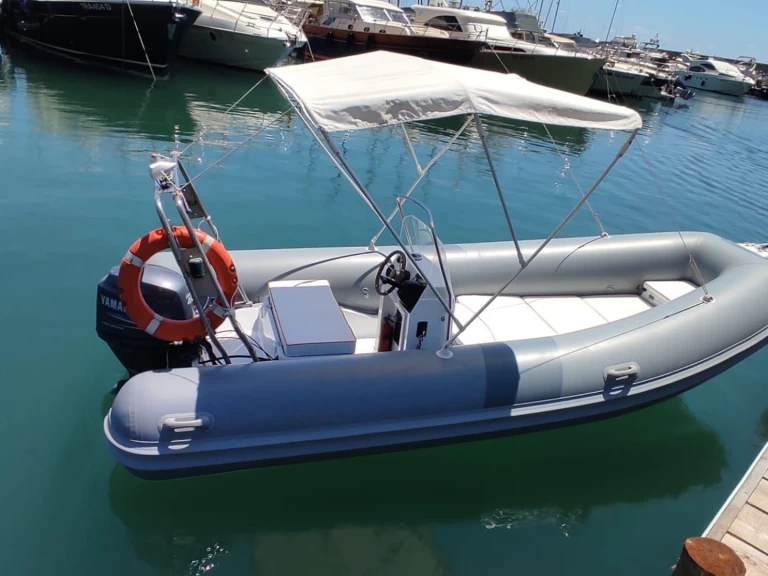 Rent a Mistral 500 Murta Maria