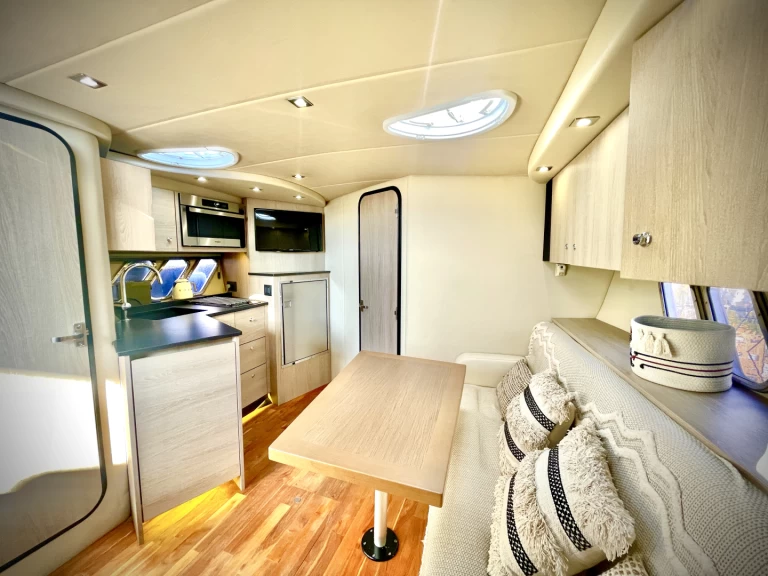 Boat rental Cruisers CRUISER YACHT 360 EXPRESS in Hyères on Samboat