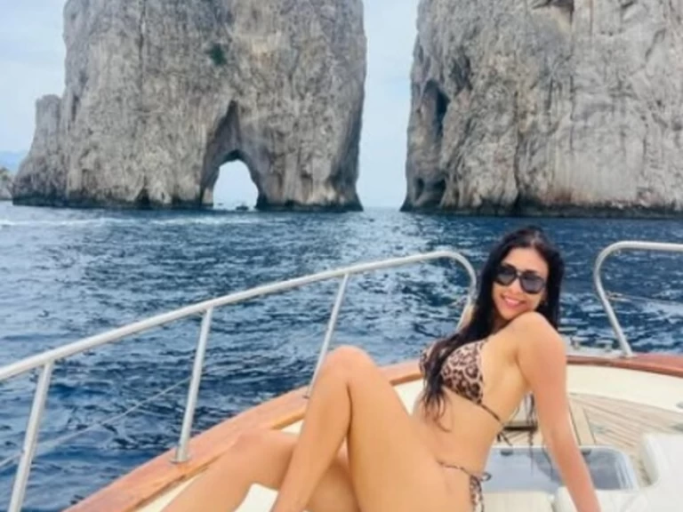 Motorboat rental with or without captain Fratelli Aprea Capri