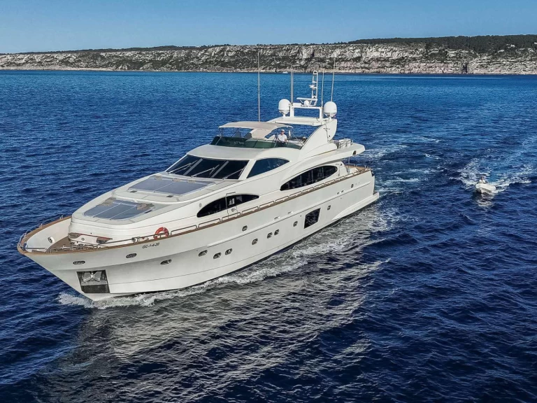 Bareboat Rental Luxury Yacht Astondoa with a boat licence
