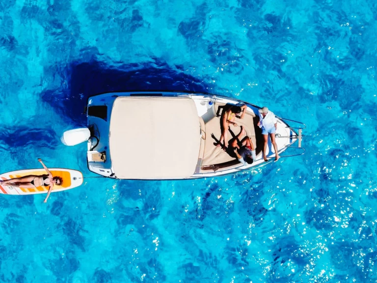 Polyester Yacht Open 550 in Ciutadella de Menorca on SamBoat
