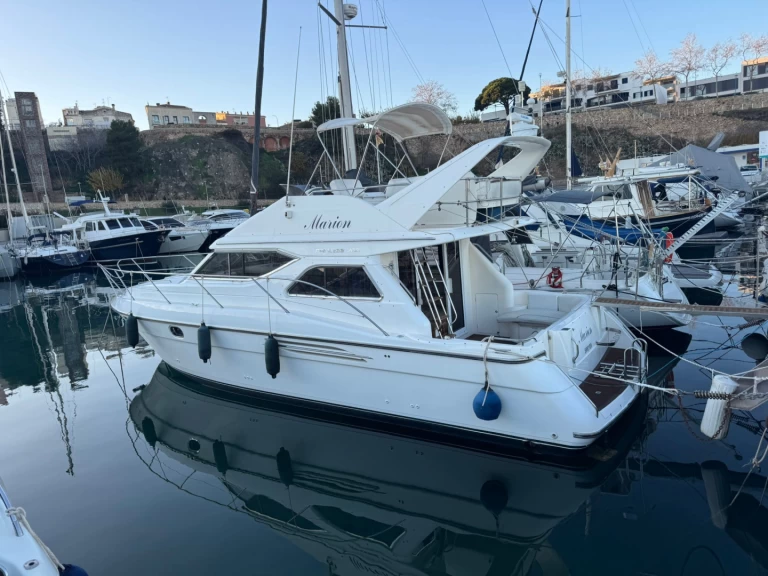 Bareboat Rental Motorboat Princess with a boat licence