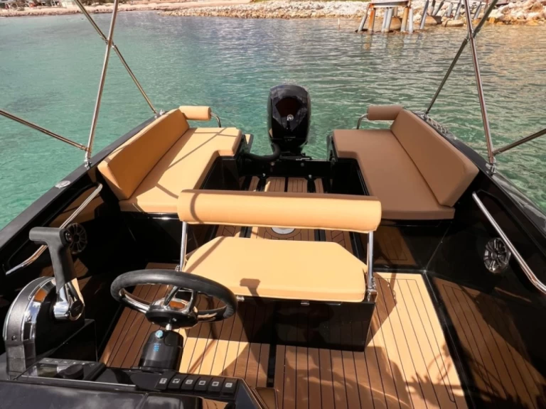 Boat rental Nuva Nuva M6 in Santa Eulària des Riu on Samboat