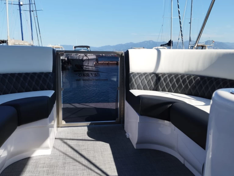 Motorboat for rent Milazzo at the best price