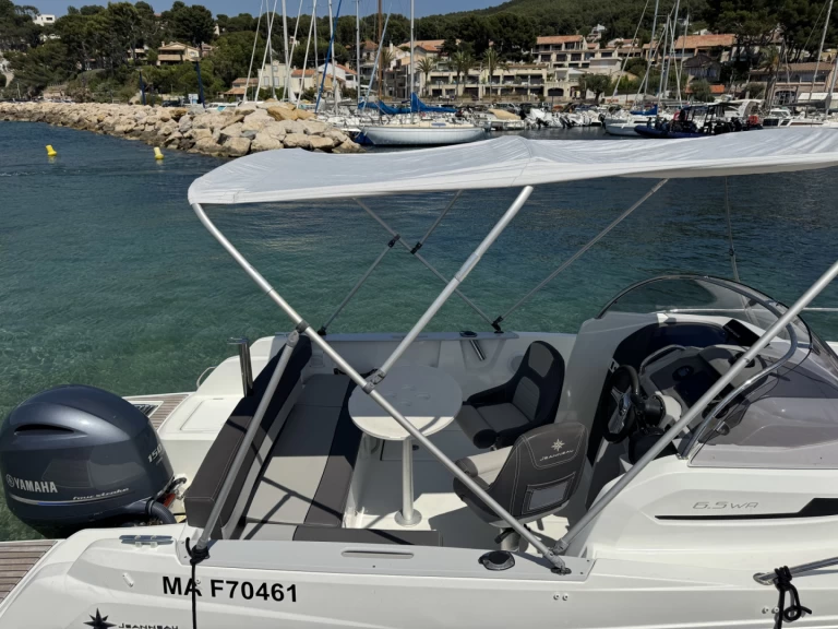 Yacht charter La Madrague cheap Cap Camarat 6.5 WA