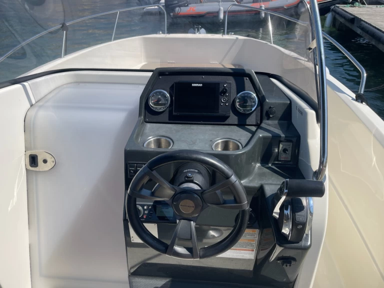 Motorboat rental with or without captain Quicksilver La Madrague