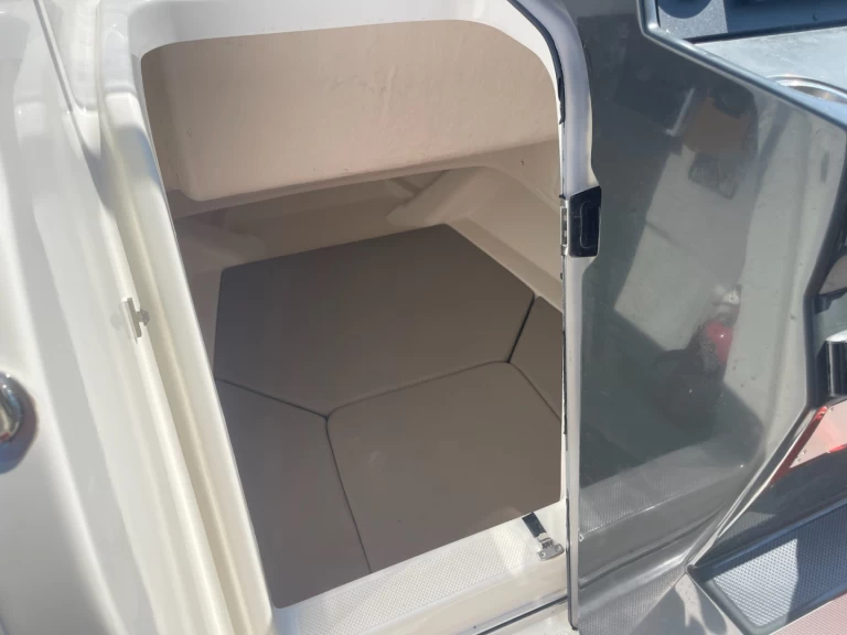 Bareboat Rental Motorboat Quicksilver with a boat licence