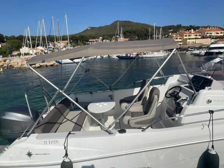 Jeanneau Cap Camarat 7.5 CC in La Madrague on SamBoat