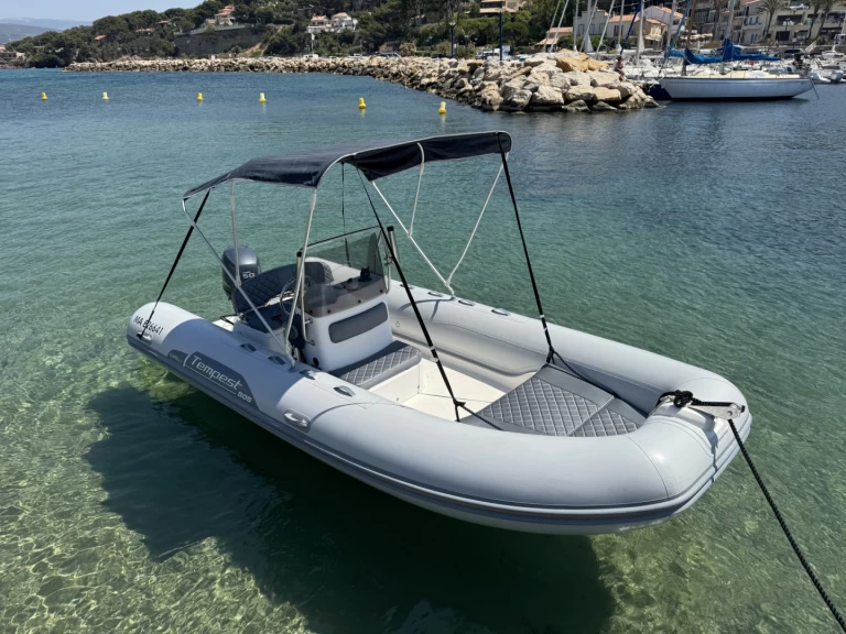 Rent a Capelli Tempest 505 Easy La Madrague