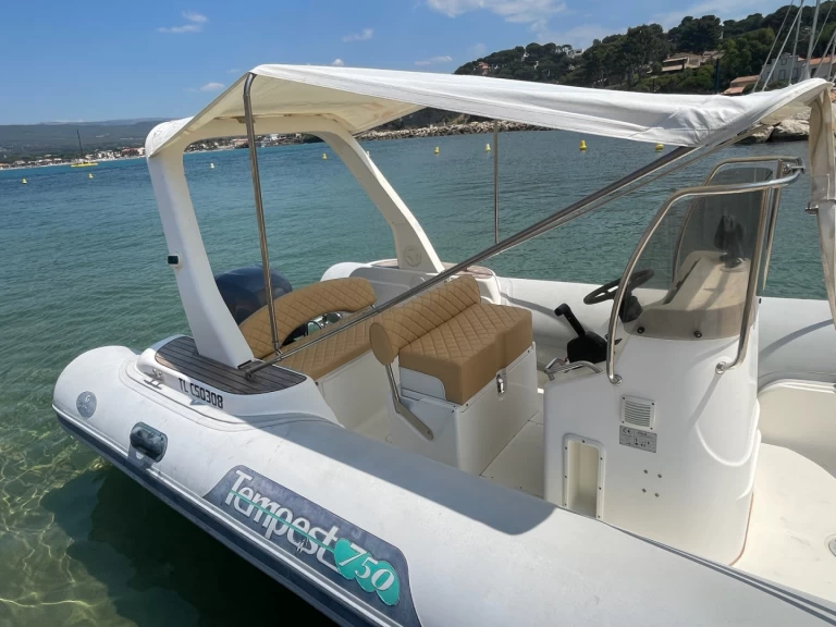 Bareboat Rental RIB Capelli with a boat licence