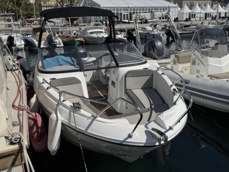 Bareboat Rental Motorboat Jeanneau with a boat licence