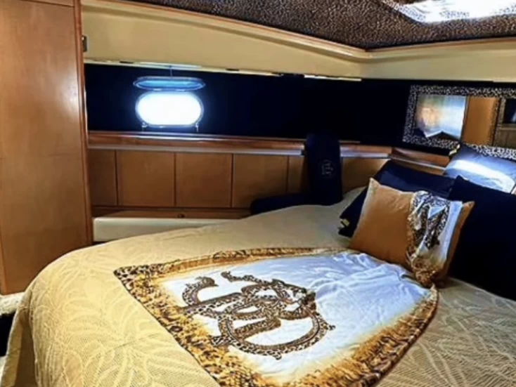 Rent a Ferretti Ferretti 630 Fly Port Esportiu Marina d'Eivissa