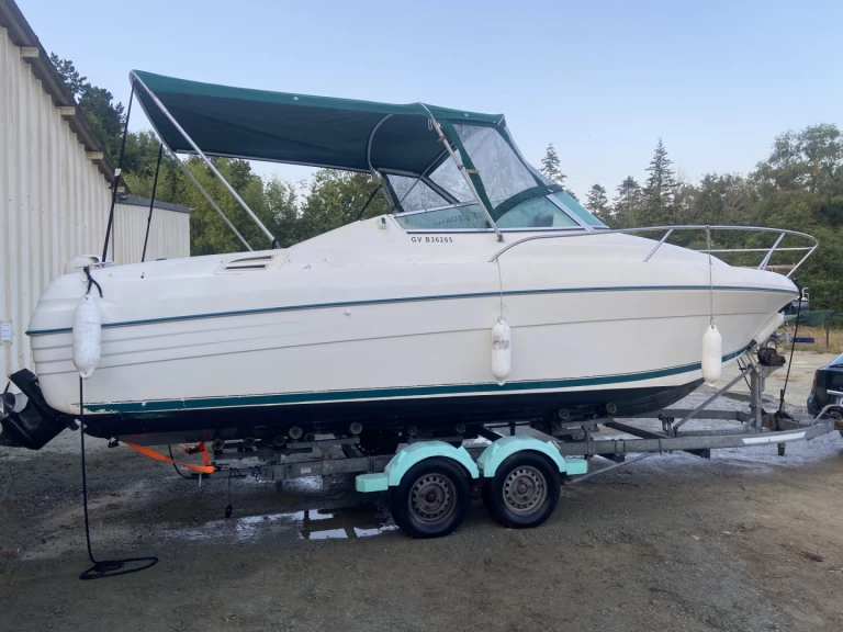 Bareboat Rental Motorboat Jeanneau with a boat licence