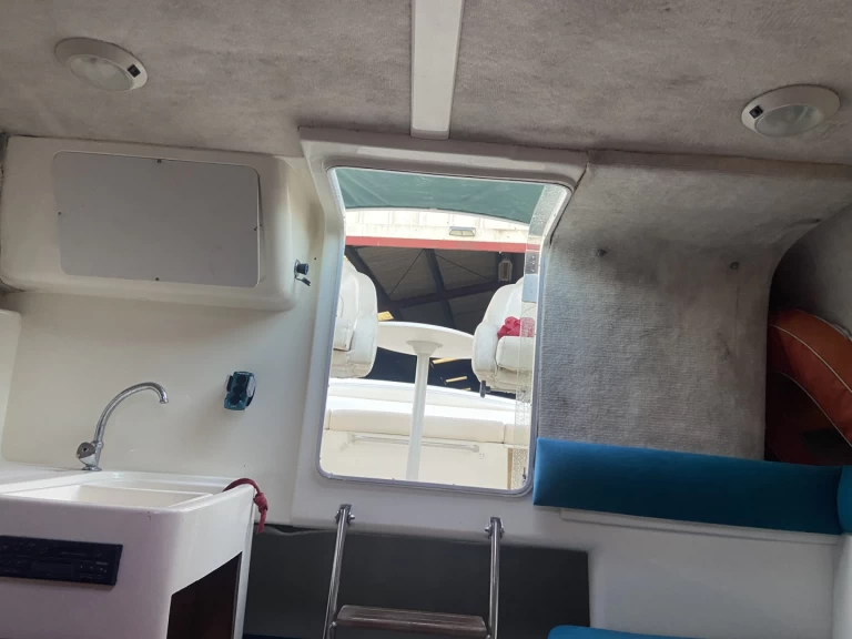 Rent a Jeanneau Leader 705 Bénodet
