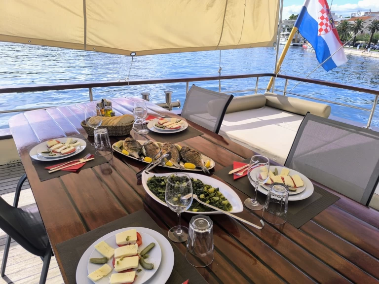 Sailboat for rent Split at the best price