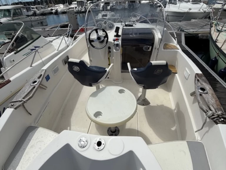 Motorboat for rent Bénodet at the best price